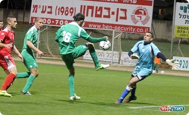 בניש מעדיף לפרגן לניסים במקום לכבוש.