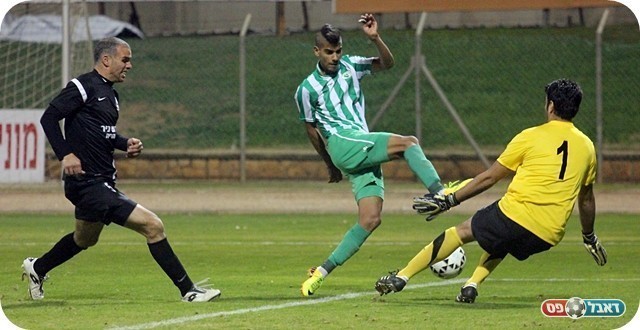 לוי עוצר את יעקב (צילום: לירן דורף)