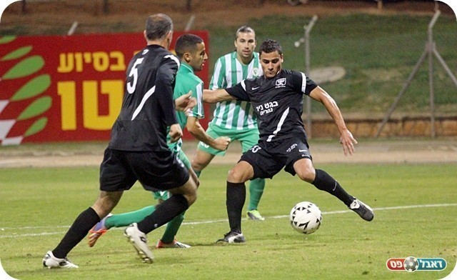 לוי עובר את לאביבדי בדרך לשלישי (צילום: לירן דורף)