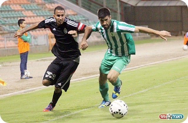 שער כבוד. גומה נאבק עם ז'אן (צילום: לירן דורף) 