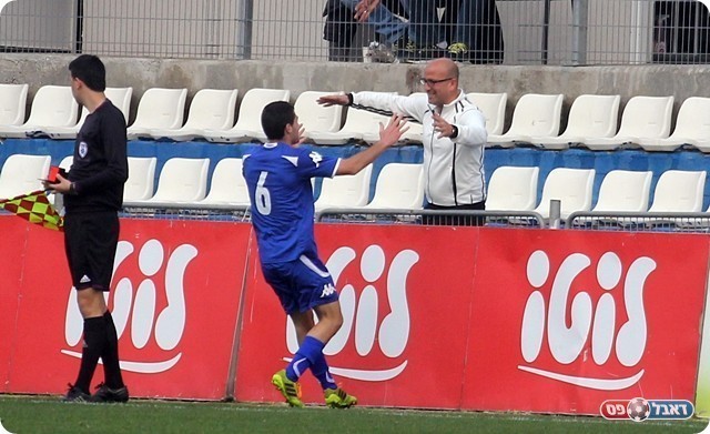 מסיקה חוגג עם סילוק את השער השני