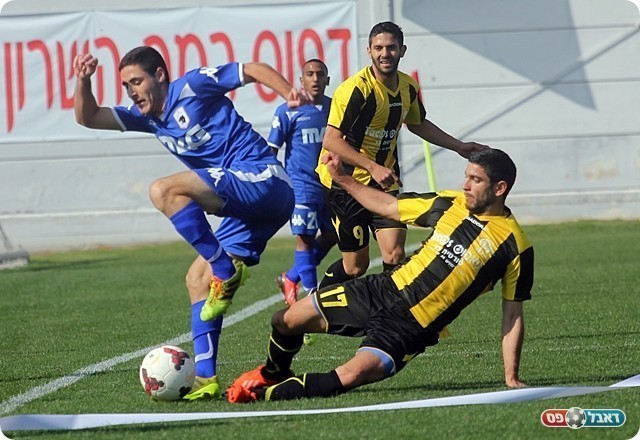 חלויאן מתקל את מסיקה, משחק אגרסיבי (לירן דורף)