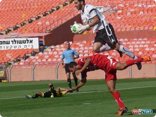 תמונת המשחק. מנקר מעל אלעתמין (אלי שמואלי)