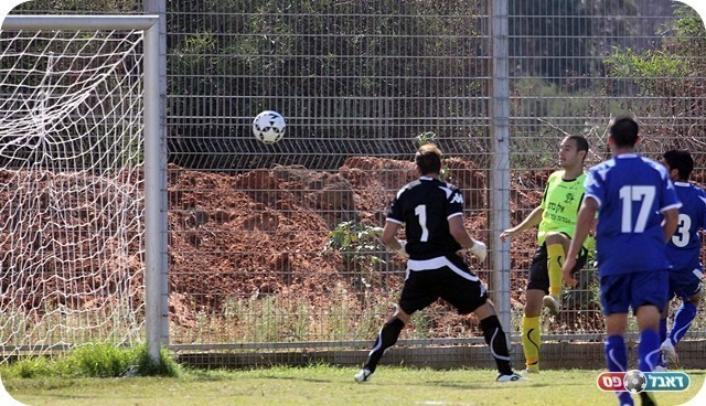 פתיחה קצבית ומעניינת. שפורקין מחמיץ (צילום: לירן דורף)