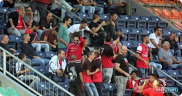 עובדים עליהם בעיניים, רק כ-50 אוהדי מרמורק הגיעו, השאר הצביעו ברגליים (לירן דורף)