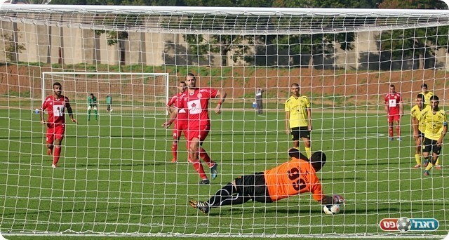 ג'נשווילי עוצר גם את הפנדל של פליקר (לירן דורף)