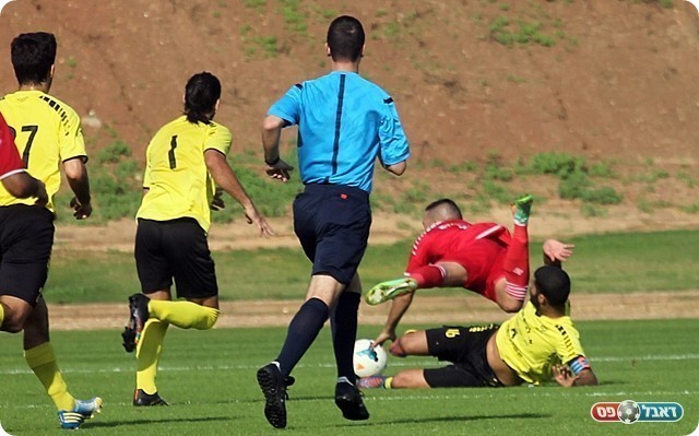 פנדל, ברזילי מכשיל את זגורי (לירן דורף)