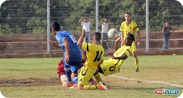 ורוף עוצר שוב, הפעם את זימרי (צילום: לירן דורף) 