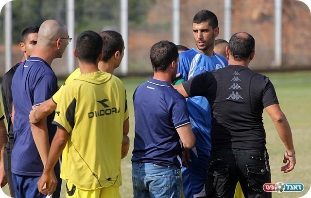 העימות. נחום ומסיקה (צילום: לירן דורף) 