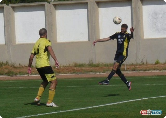 השער. בורוכוב מבשל (אלי שמואלי)