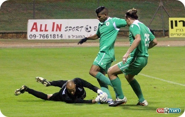 כפ"ס ניסתה להגיב. לוי מקדים את יעקב וקירטבה (צילום: לירן דורף)