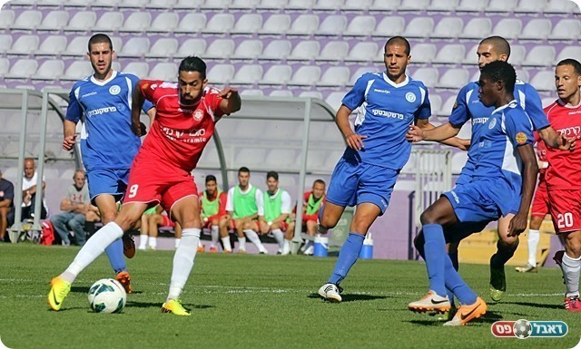 בן שמעון בועט לקורה (לירן דורף)