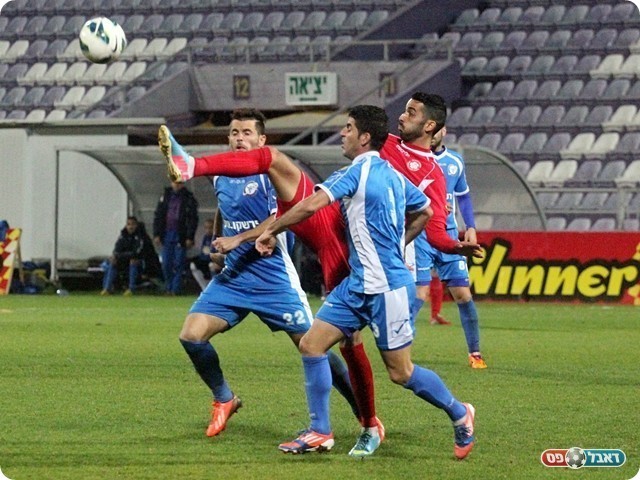 בן שמעון מנסה להסתדר עם שלג ושקד