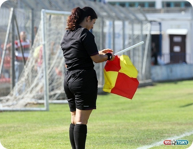 אירוע משעשע. הקוונים והדגל (צילום: לירן דורף)