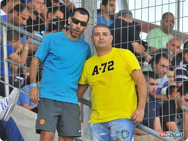 זוהר יצחק (מימין) יחד עם מוריס אוזן מאמנו (צילום: ארנון לוי)