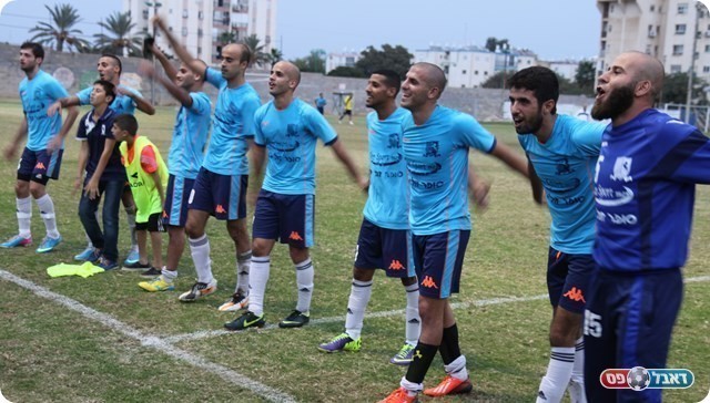 שמרו על מאזן מושלם. שחקני ג'ת בסיום (צילום: שלומי גבאי)