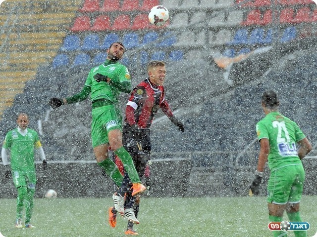 ברסקי וחביב ג'אבר נאבקים בשלג (וואלה ספורט)