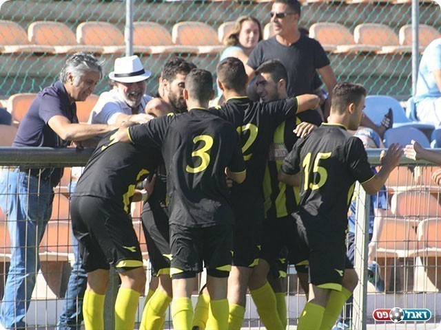 חזרו לנצח. שחקני נהריה (בית"ר נהריה הפייסבוק הרשמי)