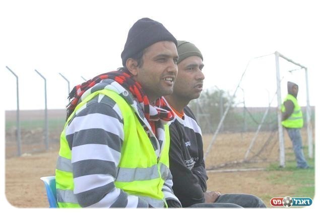 מחזיק בתעודת סיום קורס החיאה. אלעאסם (צילום: שי מוגילבסקי)