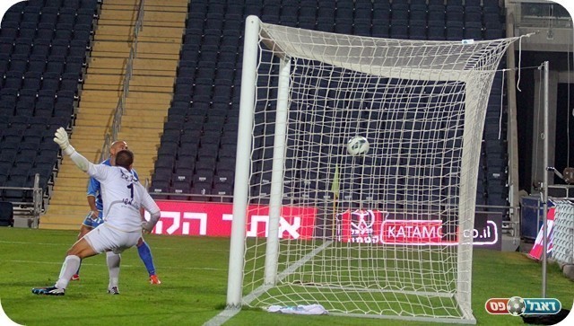 בעיטה חדשה. שמש נכנע (צילום: לירן דורף)