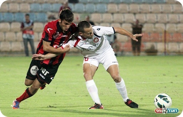 חילוף שלא תרם. אדלשטיין מנסה לעצור את בוקסה (צילום: לירן דורף)