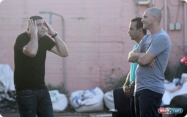 יובל נעים מסביר לנמני מה לא עובד (לירן דורף)