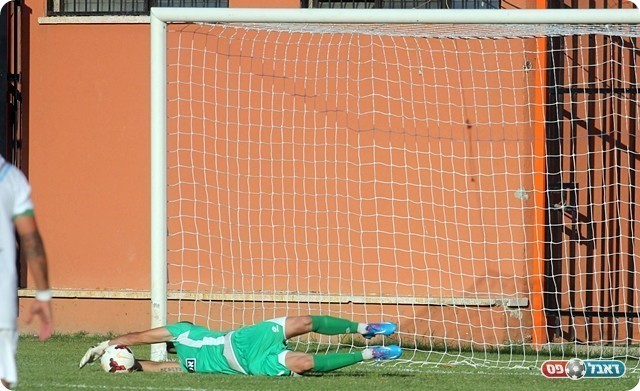 בן שאנן עוצר את הפנדל של קרגולה, משחק ענק לשוער אשקלון (לירן דורף)