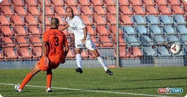 עידן שדה, למרות האלתור, הוא לא חלוץ מרכזי (לירן דורף)