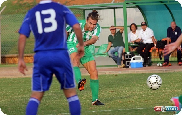 המקומיים המשיכו ללחוץ. קרטיבה כובש את השני (צילום: לירן דורף)