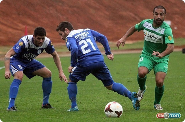 עידן דוד מנסה לברוח מלינדר ועקיבא (לירן דורף)