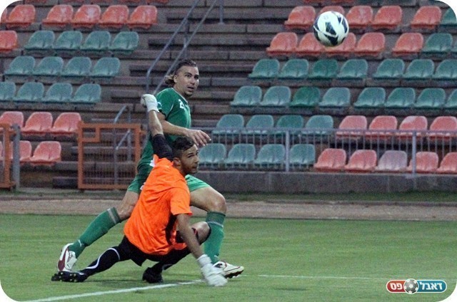 ריח של גול באוויר. קרטיבה כובש את השלישי (צילום: לירן דורף)