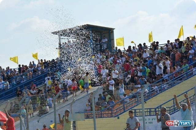 השער והחגיגות במגרש ומחוצה לו (צילום: ולדי מויסייב)