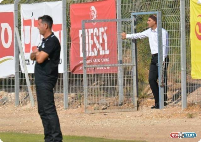 העביר את המשחק מאחורי הגדר (צילום: ולדי מויסייב)