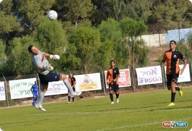 שתי עצירות רצופות. קדוש בפעולה (צילום: ולדי מויסייב)