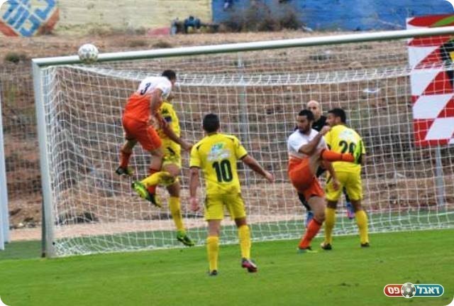 נ"צ ראתה שהשד אינו נורא. הרשקוביץ' נוגח החוצה (צילום: ולדי מויסייב)