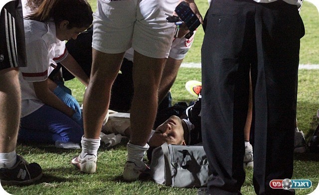 מכה לאזור. הפציעה של ויצמן (צילום: לירן דורף)