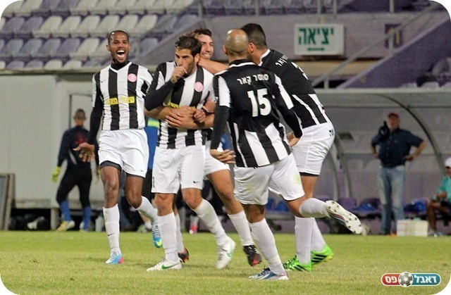 לא הותיר סיכוי לשוער. סגל חוגג מהפך (צילום: לירן דורף)