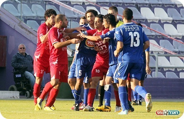 איבד את העשתונות. תחילתה של המהומה (צילום: לירן דורף)