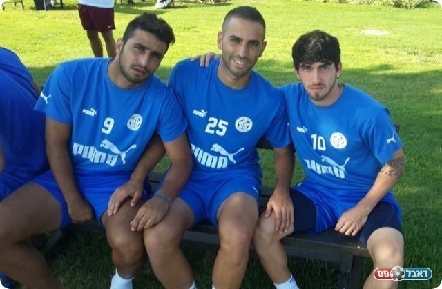 ריינשטיין, שוואת וסלמי במחנה (צילום: דוברות הקבוצה)