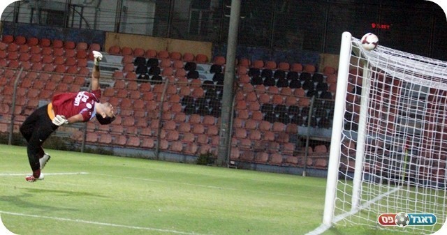 עוד מצב ליפו. ביטון בועט מעל המשקוף (צילום: לירן דורף)