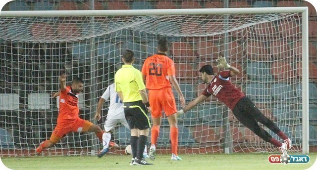 ומשען מציל מהקו (צילום: לירן דורף)