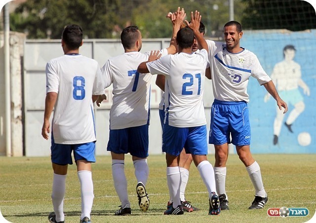 וחוגג (צילום: לירו דורף)