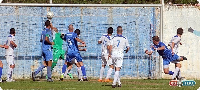 קרטה לוקח גול בטוח מראשו של זאבי (לירן דורף)