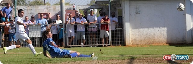 ומחמיץ מול שער ריק