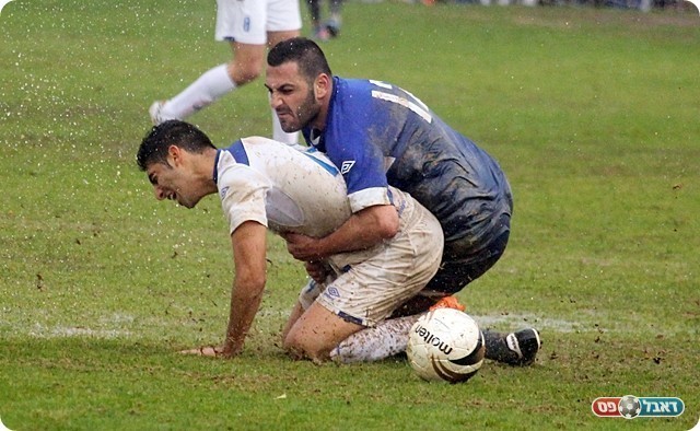 אהבה בגשם, שועו ועזריה צמודים (לירן דורף)