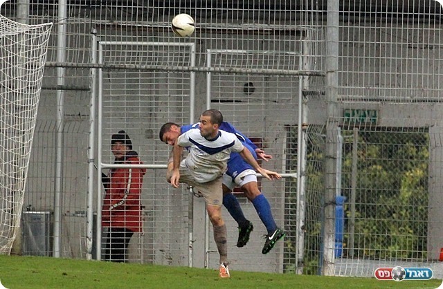 רגע עצוב, העקב של אפנג'ר פוגע בראשו של כוהניאן (לירן דורף)