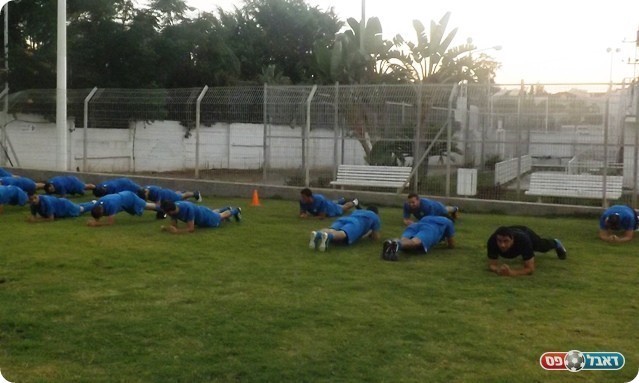 עובדים על כושר (צילום: אבי פפיס)