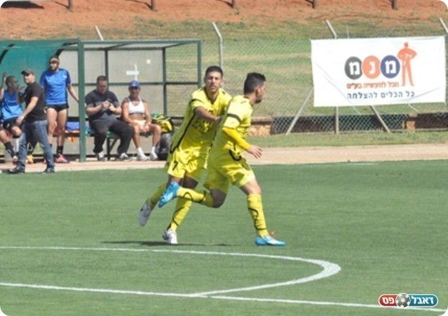 וחוגג עם ברקוביץ' (חאדר אניס)