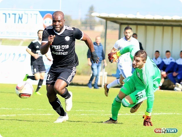 לואיס זומא (עודד חסין)