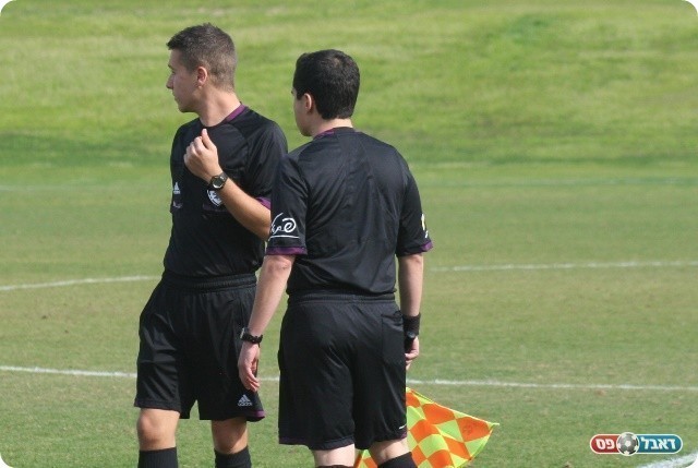 משחק לא קל לשיפוט. לזר והקוון גלבר